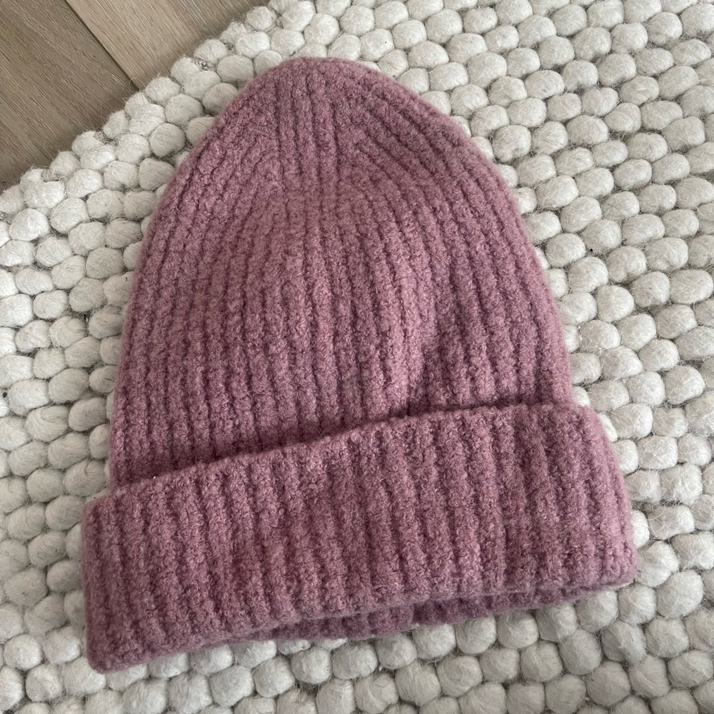 Aritzia Merino Wool Pink Knit Beanie Ribbed
